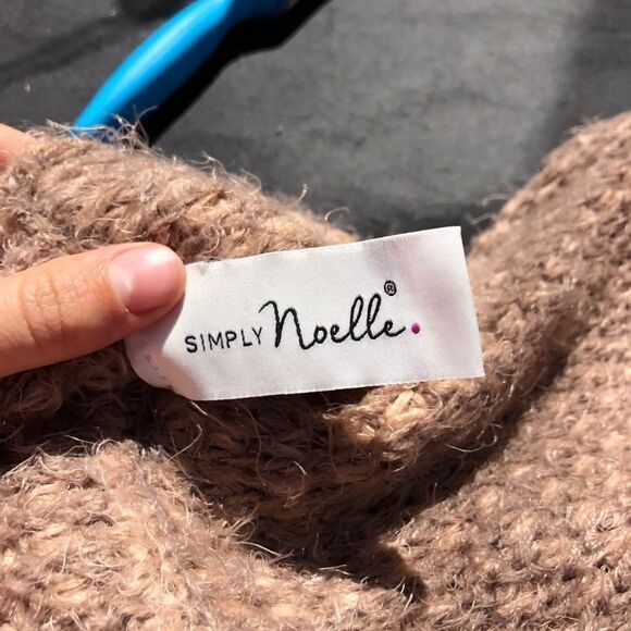 Simply Noelle - Rose Pink Fuzzy Infinity Scarfββ - Picture 2 of 3